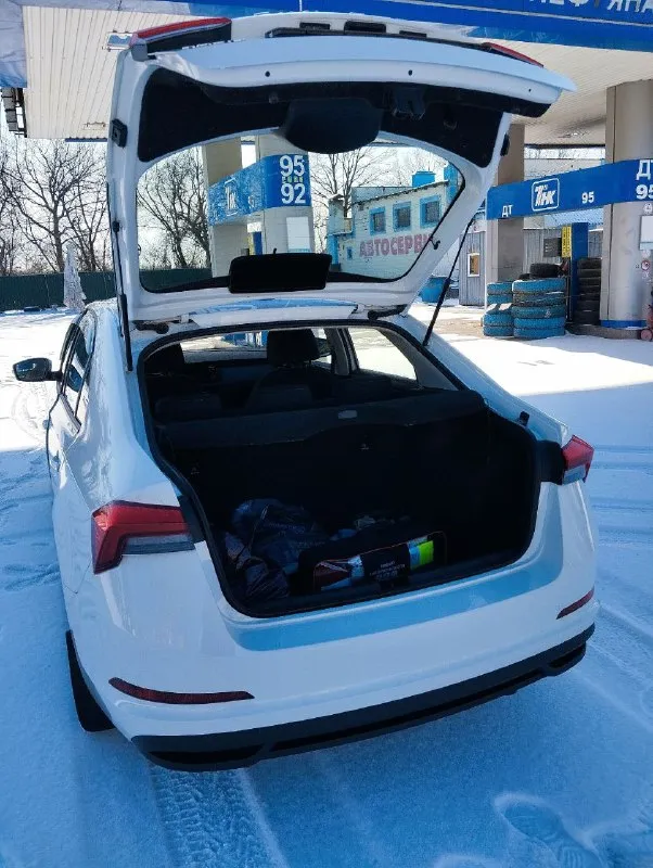 Продам skoda rapid 2020г, лифтбек, пробег 123т машина в идеальном состоянии. без дтп в заводском окрасе, все стекла заводские. двигатель 1.6 (110/л. с) коробка автомат aisin 6-ти ступенчатый круиз контроль, подогрев сидений, лобового стекла, кондиционер,4-стеклоподьемн, датчик давления в шинах, зеркала с подогревом. led ходовые огни, бортовой компьютер.2-ключа. цена: 1л510т. тел:+79493674935 - фотография - 6