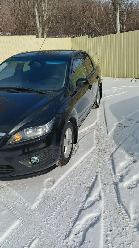 Форд фокус2 ресайлинг 1.8 мкпп. 2008г. зимний пакет обогревы лобового заднего стекла, зеркал, форсунок омывателя, передних сидений, масло не ест, коробка mtx75 от 2-ух литрового мотора(неубиваемая), ходовая без стуков, грюков, скрипов, музыка усилитель сабвуфер, летняя резина на литых дисках р16 новая, зима р15, осенью красился в круг кроме крыши. 700т. р торг у капота. горловка +79493652265 - фотография - 4