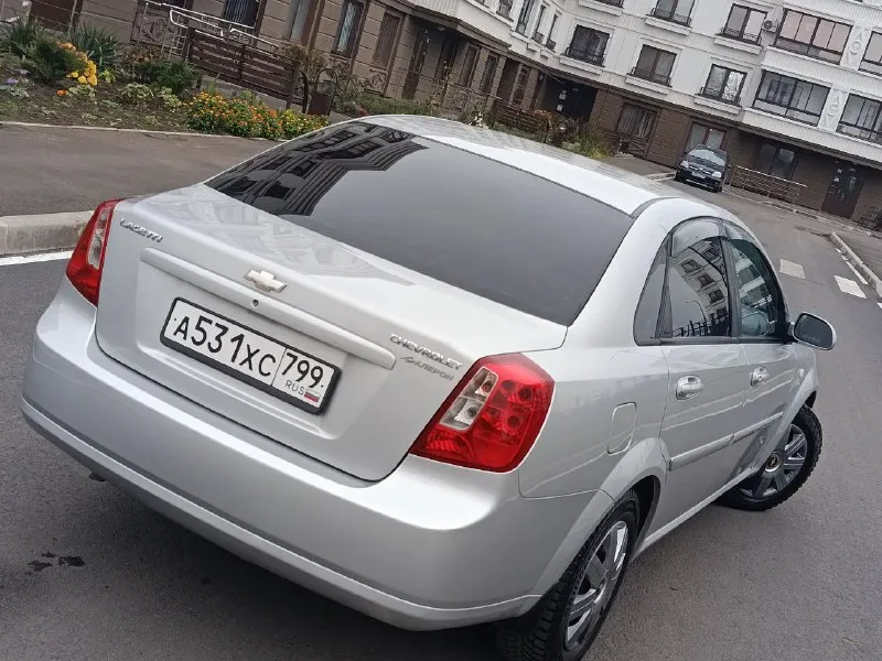 Chevrolet lacetti 2008 1.6 mt - пробег 166000 - 2 собственника - цена: 615000 - тел: +79494676510 - мариуполь автомобиль в идеальном состоянии. безаварийная эксплуатация, родной не скрученный пробег. по кузову без дефектов, следы гнили и коррозии отсутствуют, техническая часть полностью обслужена - без вложений. кондиционер, стеклоподъëмники с доводчиками(закрываются при закрытии авто), сенсорная мультимедиа на андроиде громкая связь, мультируль, подлокотник, сигнализация с обратной связью, вставки чёрного дерева, отличная зимняя резина. в двух словах лачик очень живой ухоженный. 📲 tg: т 📞 звоните: +7(949)4676510 - фотография - 3