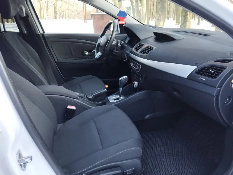 Г. макеевка! renault fluence 2010г. в, 1.6 16v, пробег 190 т. км, автомат/ климат, полностью в родном окрасе. авто обслужен - новый комплект грм с помпой, термостат с прокладкой, антифриз, фазорегулятор, новое масло в акпп, ( давления масла в акпп как в новом авто), все масла и жидкости только оригинал elf. машинка в идеальнейшем внешнем и техническом состоянии, кузов оцинкованный, даже намека на ржу нет, по технике как новая машина. по электрике всё работает, комплектация - подогрев сидений, подрулевое управление мультимедией, борт компьютер, 4 эсп, сигнализация с цз, датчики света и дождя, электро зеркала с обогревом, климат, также отличный парктроник с голосовым предупреждением о препятствии перед/зад. стекла все целые, номера вин и номер двигателя читается отлично, по документам всё полностью чисто, автотека зелёная, 2 хозяина с салона. цена 785 тысяч рублей +79496939220 - фотография - 9