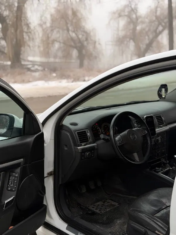 В продаже opel vectra c рестайлинг 2007 года выпуска автомобиль на надежном бензиновом моторе объемом 1.8 литра, работает без укоризненно, все расходники заменены от а до я! коробка передач обычная механика никаких вопросов к ней нет все передачи включается ничего не воет и не выбивает. отличная комплектация есть абсолютно все: двух зонный климат, подогревы сидений, кожаный салон, 4 эсп, мульти руль и тд. юридически чистая, возможен обмен и продажа в кредит! осмотр донецк цена: 630.000 ₽, торг быстрому покупателю! ☎️ +7 (949) 374-95-82 📞 звоните: +7(949)3749582 - фотография - 7