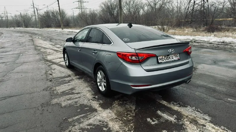 Автор: 🚀 покоритель дорог: hyundai sonata 2014 года выпуска. главные козыри: ✔ хорошая история: один хозяин с момента покупки, все то по регламенту. чеки о проведенных работах на руках. ✔ идеальное техническое состояние: двигатель и коробка передач работают безупречно, как часы. никаких проблем. ✔ безаварийная красота: лкп в хорошем состоянии, без скрытых повреждений и ржавчины. салон чистый, ухоженный, без потертостей и запахов. ✔ комплектация: кондиционер, обогрев боковых зеркал, мультимедиа с apple carplay/android auto, камера заднего вида, датчики давления шин. · год выпуска: конец 2014 года · пробег: 121 тыс миль · двигатель: 2.4 л (188 л. с. ), бензин · кпп: автомат · привод: передний · цвет: серый хамелеон · цена: 1 650 000 руб. (торг только при осмотре уместен). жду вашего звонка! серьезным покупателям — осмотр на любом сто по вашему желанию. номер для связи +79493254376 ( телеграм, феникс). . ???наш телеграм канал [ бесплатное размещение за репост??? правила соо 📞 звоните: +7(949)3254376 - фотография - 2