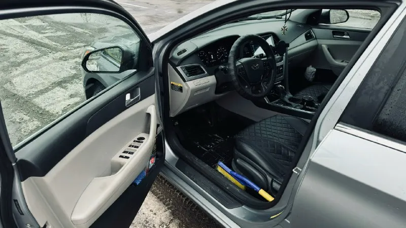 Автор: 🚀 покоритель дорог: hyundai sonata 2014 года выпуска. главные козыри: ✔ хорошая история: один хозяин с момента покупки, все то по регламенту. чеки о проведенных работах на руках. ✔ идеальное техническое состояние: двигатель и коробка передач работают безупречно, как часы. никаких проблем. ✔ безаварийная красота: лкп в хорошем состоянии, без скрытых повреждений и ржавчины. салон чистый, ухоженный, без потертостей и запахов. ✔ комплектация: кондиционер, обогрев боковых зеркал, мультимедиа с apple carplay/android auto, камера заднего вида, датчики давления шин. · год выпуска: конец 2014 года · пробег: 121 тыс миль · двигатель: 2.4 л (188 л. с. ), бензин · кпп: автомат · привод: передний · цвет: серый хамелеон · цена: 1 650 000 руб. (торг только при осмотре уместен). жду вашего звонка! серьезным покупателям — осмотр на любом сто по вашему желанию. номер для связи +79493254376 ( телеграм, феникс). . ???наш телеграм канал [ бесплатное размещение за репост??? правила соо 📞 звоните: +7(949)3254376 - фотография - 5