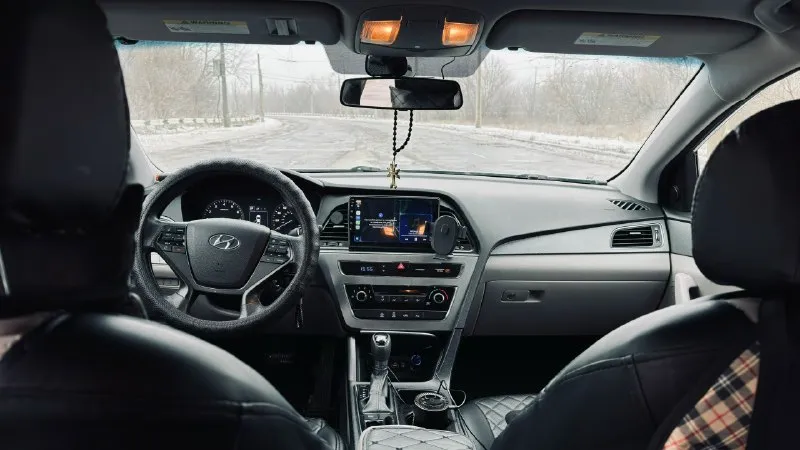 Автор: 🚀 покоритель дорог: hyundai sonata 2014 года выпуска. главные козыри: ✔ хорошая история: один хозяин с момента покупки, все то по регламенту. чеки о проведенных работах на руках. ✔ идеальное техническое состояние: двигатель и коробка передач работают безупречно, как часы. никаких проблем. ✔ безаварийная красота: лкп в хорошем состоянии, без скрытых повреждений и ржавчины. салон чистый, ухоженный, без потертостей и запахов. ✔ комплектация: кондиционер, обогрев боковых зеркал, мультимедиа с apple carplay/android auto, камера заднего вида, датчики давления шин. · год выпуска: конец 2014 года · пробег: 121 тыс миль · двигатель: 2.4 л (188 л. с. ), бензин · кпп: автомат · привод: передний · цвет: серый хамелеон · цена: 1 650 000 руб. (торг только при осмотре уместен). жду вашего звонка! серьезным покупателям — осмотр на любом сто по вашему желанию. номер для связи +79493254376 ( телеграм, феникс). . ???наш телеграм канал [ бесплатное размещение за репост??? правила соо 📞 звоните: +7(949)3254376 - фотография - 7