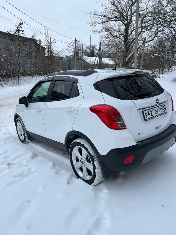 Продам opel mokka 2013 в супер состоянии!! дно идеальное, все болтики как новые! всего два хозяина! пробег-130 мотор-1.8(140 л. с)(самый надежный, без задиров) коробка-автомат привод-полный комплектация -антиблокировочная система - система курсовой устойчивости - сигнализация - иммобилайзер - бортовой компьютер -круиз контроль - датчики света - датчики дождя -электропривод зеркал -климат контроль - подогревы сидений -подогрев руля -обогрев зеркал -парктроники перед и зад продам опель мокка в супер состоянии, 🍭💯очень комфортный паркетник, машина без посторонних звуков, мягкая на ход, салон и кузов в идеальном состоянии, в родном окрасе (без единого жука), мотор и коробка на отлично!2 ключа. делать ничего не нужно, сел поехал! машина без дтп -зеленая автотека! цена-1.200 000₽ ☎️тел+79494162204 осмотр-донецке/макеевка машинка просто 🍓🍭🎁 📞 🇷🇺 звоните: +79494162204 - фотография - 3