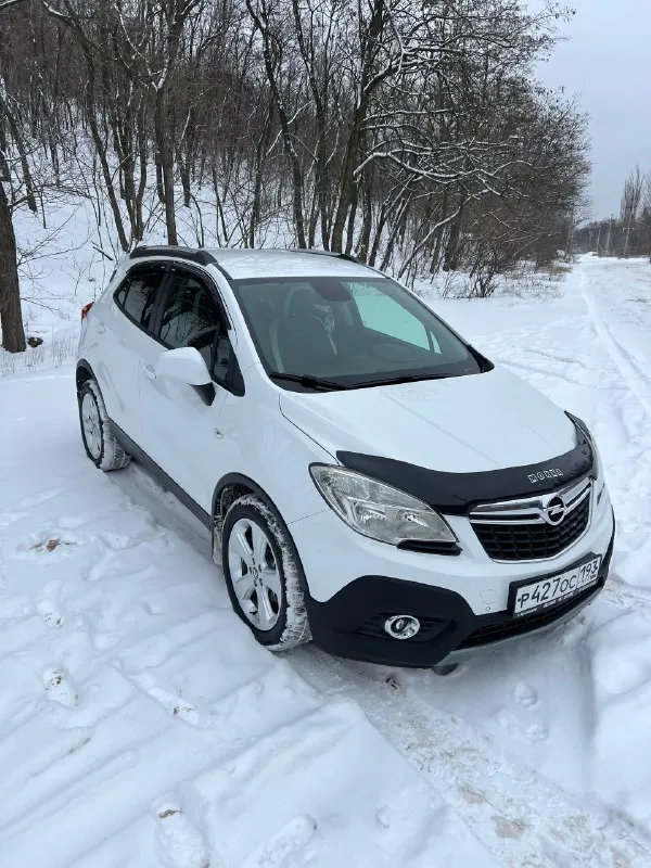 Продам opel mokka 2013 в супер состоянии!! дно идеальное, все болтики как новые! всего два хозяина! пробег-130 мотор-1.8(140 л. с)(самый надежный, без задиров) коробка-автомат привод-полный комплектация -антиблокировочная система - система курсовой устойчивости - сигнализация - иммобилайзер - бортовой компьютер -круиз контроль - датчики света - датчики дождя -электропривод зеркал -климат контроль - подогревы сидений -подогрев руля -обогрев зеркал -парктроники перед и зад продам опель мокка в супер состоянии, 🍭💯очень комфортный паркетник, машина без посторонних звуков, мягкая на ход, салон и кузов в идеальном состоянии, в родном окрасе (без единого жука), мотор и коробка на отлично!2 ключа. делать ничего не нужно, сел поехал! машина без дтп -зеленая автотека! цена-1.200 000₽ ☎️тел+79494162204 осмотр-донецке/макеевка машинка просто 🍓🍭🎁 📞 🇷🇺 звоните: +79494162204 - фотография - 4