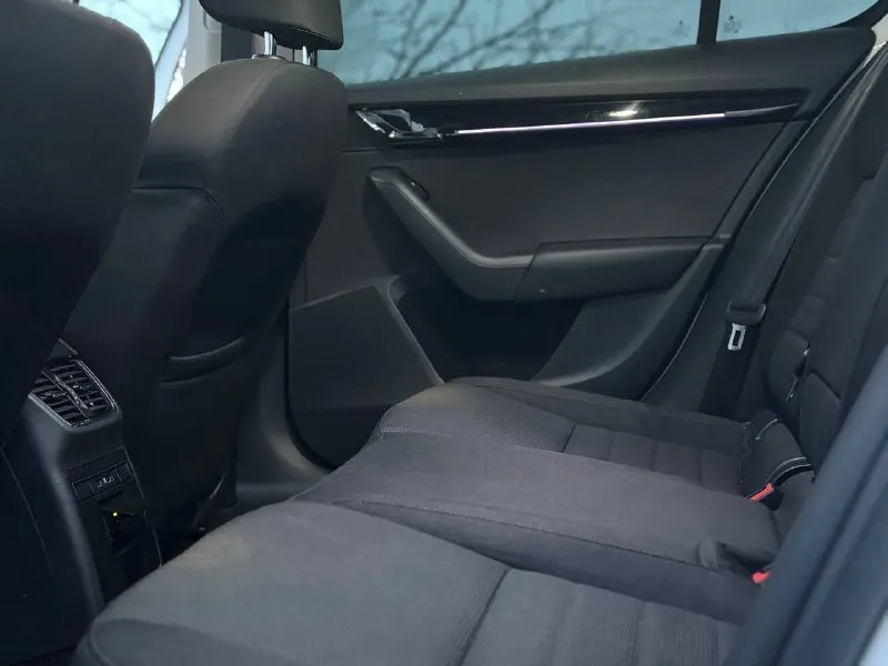 В продаже skoda octavia black edition a7 рестайлинг (2018года) - вложили более 500 тысяч рублей на доработку автомобиля - родного трассового пробега 140 тысяч километров - 1.8 t (gen 3) - коробка автомат - максимальная комплектация - автомобиль покупался у официального дилера а ростове - автомобиль в идеальном состоянии - стёкла оригинал - заводской black edition - автомобиль в заводском окрасе - премиальная музыка canton комплектaция blaсk еditiоn - черная крыша, черные боковые зеркала, легкосплавные диски тrius r17 черные, черный спойлер крышки багажника, черная рамка решетки из доработок комплектация style +допы -установлена турбина is20, интеркулер -прошита в etuners мотор + коробка -пружины -30 eibach e10-79-010-02-22 -установлен диффузор от kazan67/сделан выхлоп в глушитель46 -заменены диски с колодками ( усиленые перфорированные тормозные диски) цена 1.995.000 торг на месте рассматриваю обмен в обе стороны город шахтерск номер телефона +7 949 382 2120( есть telegram) писать лс - фотография - 8