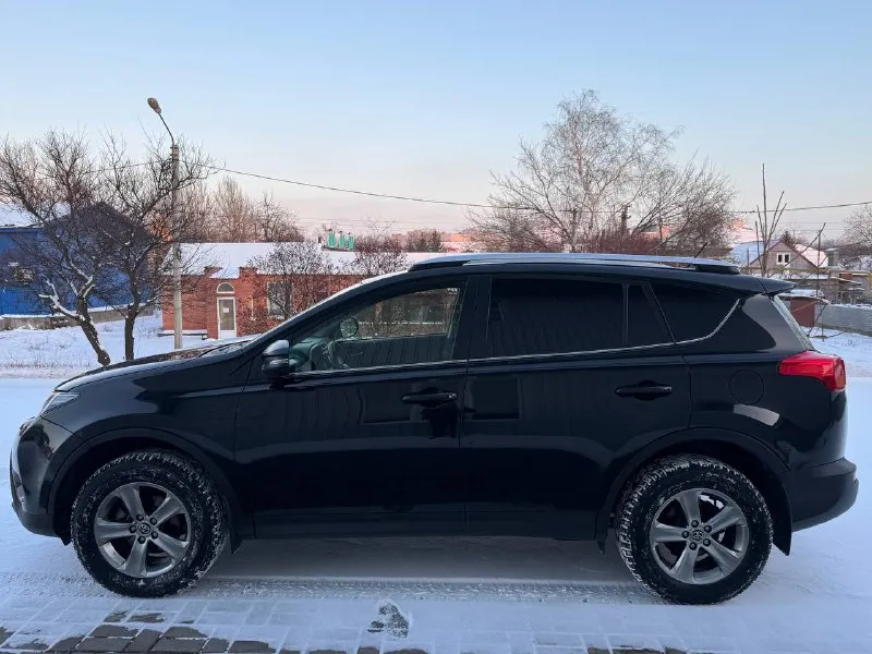 Продам тойота раф4 2015год а идеальное состояние без вложений 2.0автомат полный привод рабочи. по технике на твёрдую петерку авто без вложений сель и поехал два комплекта резины лето зима два комплекта ключей все работает все остальные вопросы по телефону звоните пишете!! +79494676594 цена 1.699.000₽торг - фотография - 2