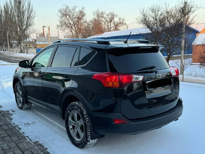 Продам тойота раф4 2015год а идеальное состояние без вложений 2.0автомат полный привод рабочи. по технике на твёрдую петерку авто без вложений сель и поехал два комплекта резины лето зима два комплекта ключей все работает все остальные вопросы по телефону звоните пишете!! +79494676594 цена 1.699.000₽торг - фотография - 5
