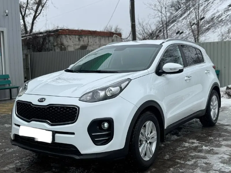 Продам kna sportage 2018 2.0автомат в идеальном состоянии без вложений 1хозяин за всю жизнь вся обслуженая мотор коробка 198.000пробега родного два комплекта ключей 4подёмника 4подогрева подогрев руля мульти руль новы блины колодки стойки автомобиль на твёрдую петерку готов к любым проверкам сигнализация авто запуском в машине не курили за машиной следили все остальные вопросы по телефону звоните в любое время !! +7949-467-65-94 цена 1.899.000₽ торг - фотография - 1