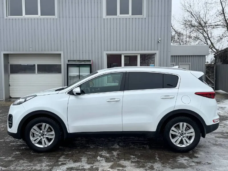 Продам kna sportage 2018 2.0автомат в идеальном состоянии без вложений 1хозяин за всю жизнь вся обслуженая мотор коробка 198.000пробега родного два комплекта ключей 4подёмника 4подогрева подогрев руля мульти руль новы блины колодки стойки автомобиль на твёрдую петерку готов к любым проверкам сигнализация авто запуском в машине не курили за машиной следили все остальные вопросы по телефону звоните в любое время !! +7949-467-65-94 цена 1.899.000₽ торг - фотография - 2
