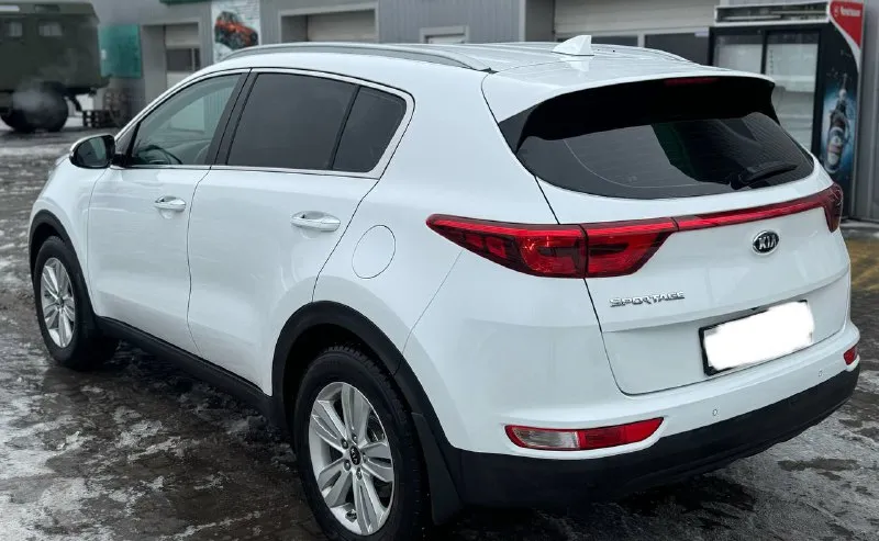 Продам kna sportage 2018 2.0автомат в идеальном состоянии без вложений 1хозяин за всю жизнь вся обслуженая мотор коробка 198.000пробега родного два комплекта ключей 4подёмника 4подогрева подогрев руля мульти руль новы блины колодки стойки автомобиль на твёрдую петерку готов к любым проверкам сигнализация авто запуском в машине не курили за машиной следили все остальные вопросы по телефону звоните в любое время !! +7949-467-65-94 цена 1.899.000₽ торг - фотография - 3