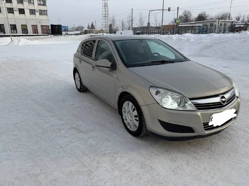 Продам opel astra 2007 гот выпуска двигатель: 1,6 коробка: робот привод: передний пробег: 235 000 коробка после капиталки ещё на гарантии, двигатель масло не ест в идеальном состоянии, сделана полностью ходовая, машина не требует вложений, стоит хороший свет, фары в броне пленки. оброщятся по номеру +79494328257 цена: 400 000₽ - фотография - 2