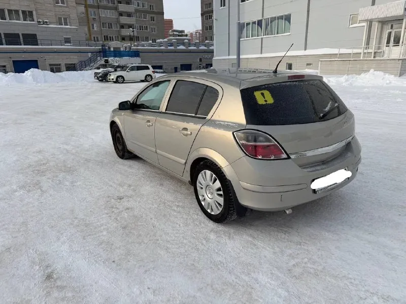 Продам opel astra 2007 гот выпуска двигатель: 1,6 коробка: робот привод: передний пробег: 235 000 коробка после капиталки ещё на гарантии, двигатель масло не ест в идеальном состоянии, сделана полностью ходовая, машина не требует вложений, стоит хороший свет, фары в броне пленки. оброщятся по номеру +79494328257 цена: 400 000₽ - фотография - 3