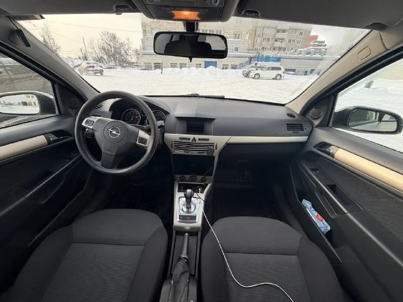 Продам opel astra 2007 гот выпуска двигатель: 1,6 коробка: робот привод: передний пробег: 235 000 коробка после капиталки ещё на гарантии, двигатель масло не ест в идеальном состоянии, сделана полностью ходовая, машина не требует вложений, стоит хороший свет, фары в броне пленки. оброщятся по номеру +79494328257 цена: 400 000₽ - фотография - 5
