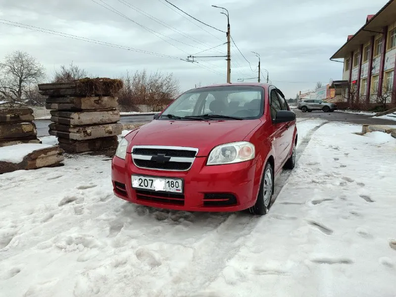 Продам chevrolet aveo 2008 года в редком цвете очень красивом. с пробегом 121.000 тысяч родного. с мотором 1,4 16 клапанным самым надёжным и экономным с этих моторов экотек, автомобиль в идеальном состоянии вся в заводском металле весь заводской герметике. автомобиль обслужено перед зимой менял полностью всю ходовую часть шаровые втулки стабилизатор наконечники трос ручника колодки новые стойки стоят в круг, вся новая тормозная жидкость. за автомобиль не стыдно любые проверки с вашей стороны. комплектация автомобиля кондиционер гидроусилитель руля стеклоподъемники, подушка безопасность сигнализация центральный замок регулировка зеркал мультиплеер. по документам я собственник продажа только через мрэо. цена 540.000 тысяч российских рублей. осмотр город донецк звоните плюс +79494913209 - фотография - 1