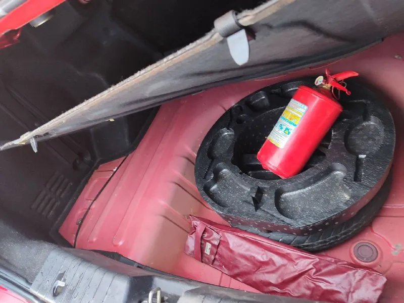 Продам chevrolet aveo 2008 года в редком цвете очень красивом. с пробегом 121.000 тысяч родного. с мотором 1,4 16 клапанным самым надёжным и экономным с этих моторов экотек, автомобиль в идеальном состоянии вся в заводском металле весь заводской герметике. автомобиль обслужено перед зимой менял полностью всю ходовую часть шаровые втулки стабилизатор наконечники трос ручника колодки новые стойки стоят в круг, вся новая тормозная жидкость. за автомобиль не стыдно любые проверки с вашей стороны. комплектация автомобиля кондиционер гидроусилитель руля стеклоподъемники, подушка безопасность сигнализация центральный замок регулировка зеркал мультиплеер. по документам я собственник продажа только через мрэо. цена 540.000 тысяч российских рублей. осмотр город донецк звоните плюс +79494913209 - фотография - 10