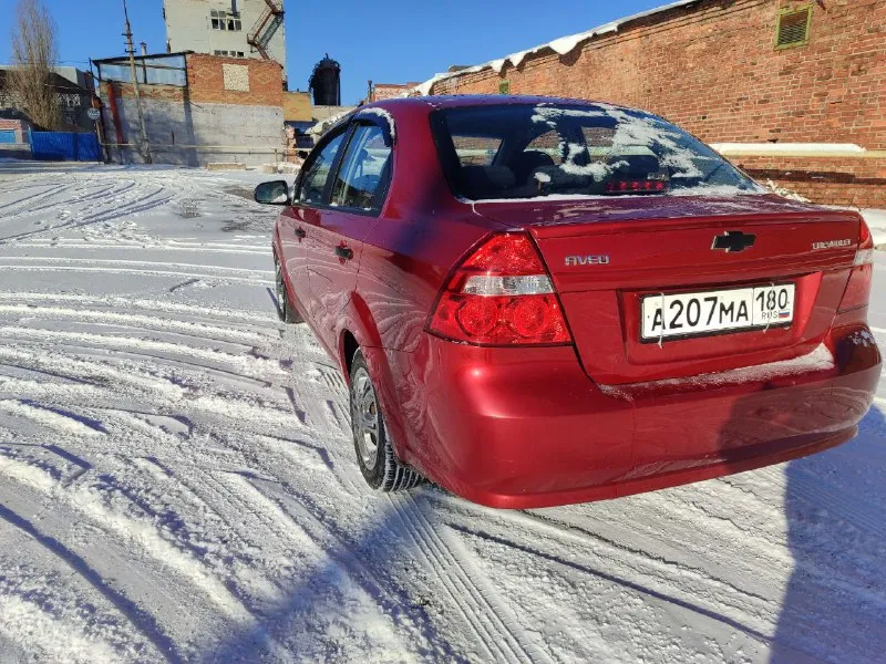 Продам chevrolet aveo 2008 года в редком цвете очень красивом. с пробегом 121.000 тысяч родного. с мотором 1,4 16 клапанным самым надёжным и экономным с этих моторов экотек, автомобиль в идеальном состоянии вся в заводском металле весь заводской герметике. автомобиль обслужено перед зимой менял полностью всю ходовую часть шаровые втулки стабилизатор наконечники трос ручника колодки новые стойки стоят в круг, вся новая тормозная жидкость. за автомобиль не стыдно любые проверки с вашей стороны. комплектация автомобиля кондиционер гидроусилитель руля стеклоподъемники, подушка безопасность сигнализация центральный замок регулировка зеркал мультиплеер. по документам я собственник продажа только через мрэо. цена 540.000 тысяч российских рублей. осмотр город донецк звоните плюс +79494913209 - фотография - 3