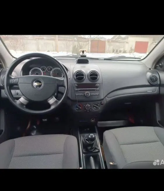 Продам chevrolet aveo 2008 года в редком цвете очень красивом. с пробегом 121.000 тысяч родного. с мотором 1,4 16 клапанным самым надёжным и экономным с этих моторов экотек, автомобиль в идеальном состоянии вся в заводском металле весь заводской герметике. автомобиль обслужено перед зимой менял полностью всю ходовую часть шаровые втулки стабилизатор наконечники трос ручника колодки новые стойки стоят в круг, вся новая тормозная жидкость. за автомобиль не стыдно любые проверки с вашей стороны. комплектация автомобиля кондиционер гидроусилитель руля стеклоподъемники, подушка безопасность сигнализация центральный замок регулировка зеркал мультиплеер. по документам я собственник продажа только через мрэо. цена 540.000 тысяч российских рублей. осмотр город донецк звоните плюс +79494913209 - фотография - 8