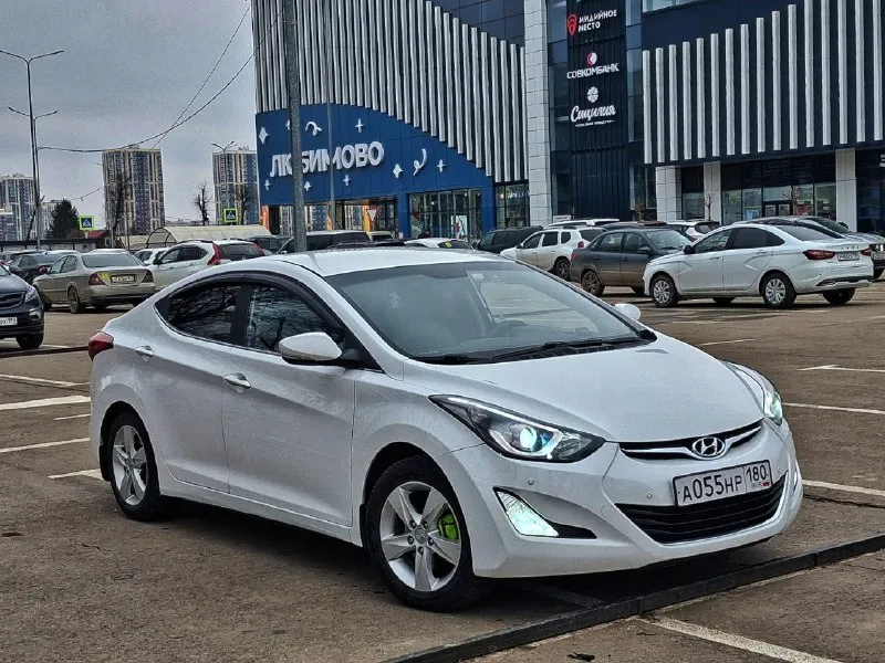✅автомобиль: hyundai elantra md ✅год: 2015 ✅пробег: 191000 ✅объем:1.8 ✅цена: 1360000 ✅контакты: 79895241031 ✅фотографии: hyundai elantra 5md restyling лучшая из elantr. год 2015, первая регистрация 2016. 1.8 / 149 л. читаем внимательно пожалуйста почему такая цена. комплектация : полный электро пакет. электро складывания зеркал боковых. мультируль. датчик света. датчик дождя. подогрев руля. круиз контроль. климат контроль. подогрев сидений. камера заднего вида. парктроники передний. парктроник задний. ◀️ видео регистратор. в фарах ходовые огни (штатные) фары отполированы ✅ в защитной плёнке ⚠️ доп защитная сетка в решетки бампера. шумка арок. магнитола штатная с навигацией. динамика не штатные играют очень хорошо и чисто. 2 комплекта ковриков, лето ткань, зима - резина. в фарах и туманках очень хороший свет стоит. два комплекта резины зима/лето защита двигателя. два ключа. автомобиль всю свою жизнь живет в краснодарском крае. ржавчины и намека нет. как выехал с 📞 звоните: +7(989)5241031 - фотография - 1
