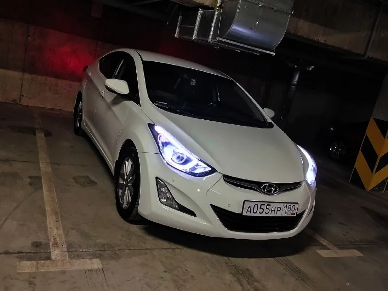 ✅автомобиль: hyundai elantra md ✅год: 2015 ✅пробег: 191000 ✅объем:1.8 ✅цена: 1360000 ✅контакты: 79895241031 ✅фотографии: hyundai elantra 5md restyling лучшая из elantr. год 2015, первая регистрация 2016. 1.8 / 149 л. читаем внимательно пожалуйста почему такая цена. комплектация : полный электро пакет. электро складывания зеркал боковых. мультируль. датчик света. датчик дождя. подогрев руля. круиз контроль. климат контроль. подогрев сидений. камера заднего вида. парктроники передний. парктроник задний. ◀️ видео регистратор. в фарах ходовые огни (штатные) фары отполированы ✅ в защитной плёнке ⚠️ доп защитная сетка в решетки бампера. шумка арок. магнитола штатная с навигацией. динамика не штатные играют очень хорошо и чисто. 2 комплекта ковриков, лето ткань, зима - резина. в фарах и туманках очень хороший свет стоит. два комплекта резины зима/лето защита двигателя. два ключа. автомобиль всю свою жизнь живет в краснодарском крае. ржавчины и намека нет. как выехал с 📞 звоните: +7(989)5241031 - фотография - 4