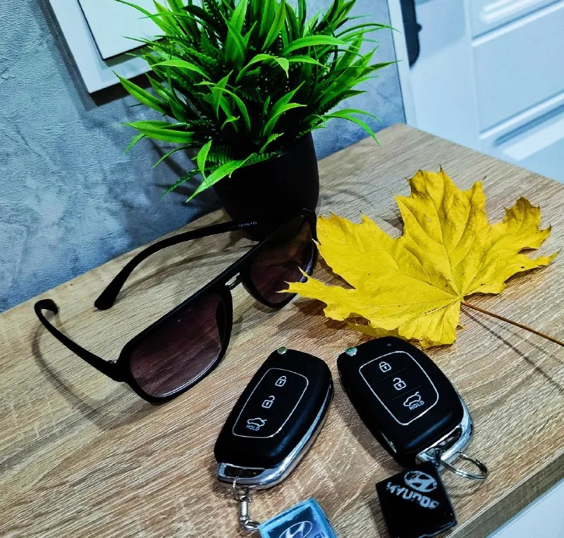 ✅автомобиль: hyundai elantra md ✅год: 2015 ✅пробег: 191000 ✅объем:1.8 ✅цена: 1360000 ✅контакты: 79895241031 ✅фотографии: hyundai elantra 5md restyling лучшая из elantr. год 2015, первая регистрация 2016. 1.8 / 149 л. читаем внимательно пожалуйста почему такая цена. комплектация : полный электро пакет. электро складывания зеркал боковых. мультируль. датчик света. датчик дождя. подогрев руля. круиз контроль. климат контроль. подогрев сидений. камера заднего вида. парктроники передний. парктроник задний. ◀️ видео регистратор. в фарах ходовые огни (штатные) фары отполированы ✅ в защитной плёнке ⚠️ доп защитная сетка в решетки бампера. шумка арок. магнитола штатная с навигацией. динамика не штатные играют очень хорошо и чисто. 2 комплекта ковриков, лето ткань, зима - резина. в фарах и туманках очень хороший свет стоит. два комплекта резины зима/лето защита двигателя. два ключа. автомобиль всю свою жизнь живет в краснодарском крае. ржавчины и намека нет. как выехал с 📞 звоните: +7(989)5241031 - фотография - 7