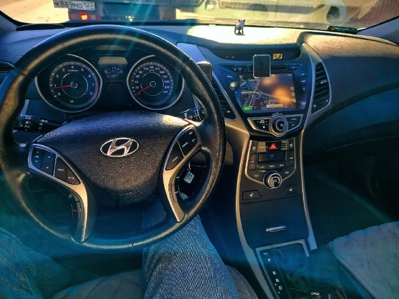 ✅автомобиль: hyundai elantra md ✅год: 2015 ✅пробег: 191000 ✅объем:1.8 ✅цена: 1360000 ✅контакты: 79895241031 ✅фотографии: hyundai elantra 5md restyling лучшая из elantr. год 2015, первая регистрация 2016. 1.8 / 149 л. читаем внимательно пожалуйста почему такая цена. комплектация : полный электро пакет. электро складывания зеркал боковых. мультируль. датчик света. датчик дождя. подогрев руля. круиз контроль. климат контроль. подогрев сидений. камера заднего вида. парктроники передний. парктроник задний. ◀️ видео регистратор. в фарах ходовые огни (штатные) фары отполированы ✅ в защитной плёнке ⚠️ доп защитная сетка в решетки бампера. шумка арок. магнитола штатная с навигацией. динамика не штатные играют очень хорошо и чисто. 2 комплекта ковриков, лето ткань, зима - резина. в фарах и туманках очень хороший свет стоит. два комплекта резины зима/лето защита двигателя. два ключа. автомобиль всю свою жизнь живет в краснодарском крае. ржавчины и намека нет. как выехал с 📞 звоните: +7(989)5241031 - фотография - 8