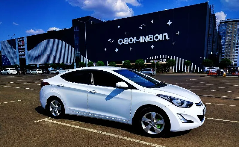 ✅автомобиль: hyundai elantra md ✅год: 2015 ✅пробег: 191000 ✅объем:1.8 ✅цена: 1360000 ✅контакты: 79895241031 ✅фотографии: hyundai elantra 5md restyling лучшая из elantr. год 2015, первая регистрация 2016. 1.8 / 149 л. читаем внимательно пожалуйста почему такая цена. комплектация : полный электро пакет. электро складывания зеркал боковых. мультируль. датчик света. датчик дождя. подогрев руля. круиз контроль. климат контроль. подогрев сидений. камера заднего вида. парктроники передний. парктроник задний. ◀️ видео регистратор. в фарах ходовые огни (штатные) фары отполированы ✅ в защитной плёнке ⚠️ доп защитная сетка в решетки бампера. шумка арок. магнитола штатная с навигацией. динамика не штатные играют очень хорошо и чисто. 2 комплекта ковриков, лето ткань, зима - резина. в фарах и туманках очень хороший свет стоит. два комплекта резины зима/лето защита двигателя. два ключа. автомобиль всю свою жизнь живет в краснодарском крае. ржавчины и намека нет. как выехал с 📞 звоните: +7(989)5241031 - фотография - 9