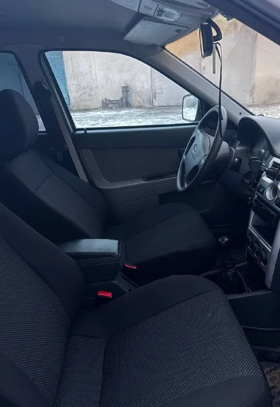 Продам живую приору от собственника. цена 390000 минимальный торг. енакиево. год 2007. двс 1.6/16 едет очень бодро, пробег 179000. эур, 2 эсп, обогрев зеркал, электро регулировка зеркал. кузов как на фото! , коробка на отлично, стаканы, днище, пороги, арки все целое без очагов коррозии, обслужена и готова к использованию. два комплекта резины. остальные вопросы по телефону +79494625904 или в лс. 📞 звоните: +7(949)4625904 - фотография - 6