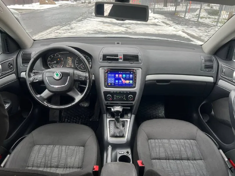 Продам автомобиль, skoda octavia a5, 1.4 турбо. 2010 год, пробег 250 тыс. км, автомобиль в отличном состоянии, вложений не требует вообще, полностью обслужен, двигатель, турбина в идеальном состоянии, акпп обслужена, работает идеально, хорошая комплектация, все работает отлично, с документами полный порядок, г. мариуполь, цена 775 000 руб, рассмотрю обмен. +79494969176 - фотография - 7