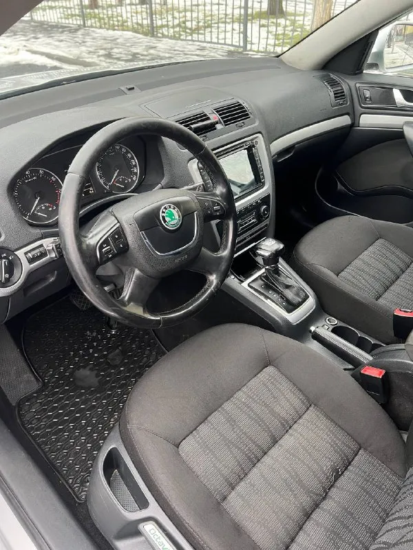 Продам автомобиль, skoda octavia a5, 1.4 турбо. 2010 год, пробег 250 тыс. км, автомобиль в отличном состоянии, вложений не требует вообще, полностью обслужен, двигатель, турбина в идеальном состоянии, акпп обслужена, работает идеально, хорошая комплектация, все работает отлично, с документами полный порядок, г. мариуполь, цена 775 000 руб, рассмотрю обмен. +79494969176 - фотография - 8