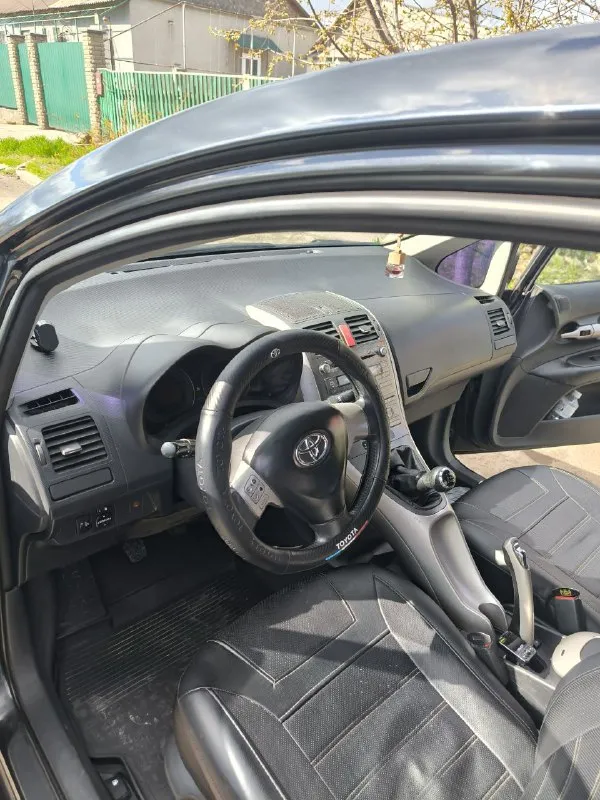 Продам toyota auris 1.6 mt. в хорошем техническом состоянии. пробег 232 000. реальный. !. в 2024 г. сделано большое то (более чем на 100 т. р) ходовой части, поменяна рулевая рейка, тормозные диски, заправлен кондиционер. и.т. п. в серьёзных дтп не участвовал. цена 580 т. р. +79493766820 мариуполь. - фотография - 5