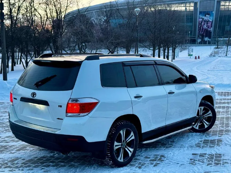 В продаже прекрасный семейный автомобиль toyota highlander 2012 года выпуска автомобиль на самом надежном бензиновом моторное объемом 3.5 литра работает идеально, по остальным техническим агрегатам вопросов нет никаких! максимальная комплектация есть абсолютно все от а до я 3-х зонный климат контроль, кожаный салон, электро регулировки сидений, мультируль, качественная музыка, парктроники, камера заднего вида, круиз контроль и тд. возможен кредит также рассмотрю ваши предложения на обмен! осмотр донецк цена: 1.850.000 ₽ ☎️ +7 (949) 742-53-98 📞 звоните: +7(949)7425398 - фотография - 6