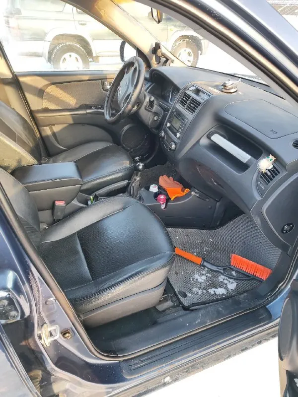 Продам kia sportage. 2009 год.
Автомобиль в отличном состоянии. Весь в заводском окрасе. Без дтп.
Все заводские стекла.
Двигатель работает отлично.
По ходовой части все перебрано, обслужено все.
Коробка в отличном состоянии.
Комплектация:климат контроль. Анти букс. 4эл стеклоподъемника. Гидро усилитель руля. Подогрев сиденьев. Подогрев заднего стекла. Abs esp, противотуманные фары, центральный замок.
Стоит сигнализация.
Имеется сервисная книжка, два ключа !
Любое переоформление. В мрэо.
Цена 950тыс. Руб торг
Все вопросы по телефону.
+79493184316 - фотография - 7