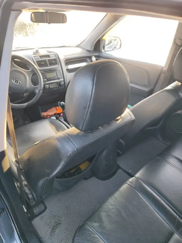 Продам kia sportage. 2009 год.
Автомобиль в отличном состоянии. Весь в заводском окрасе. Без дтп.
Все заводские стекла.
Двигатель работает отлично.
По ходовой части все перебрано, обслужено все.
Коробка в отличном состоянии.
Комплектация:климат контроль. Анти букс. 4эл стеклоподъемника. Гидро усилитель руля. Подогрев сиденьев. Подогрев заднего стекла. Abs esp, противотуманные фары, центральный замок.
Стоит сигнализация.
Имеется сервисная книжка, два ключа !
Любое переоформление. В мрэо.
Цена 950тыс. Руб торг
Все вопросы по телефону.
+79493184316 - фотография - 8