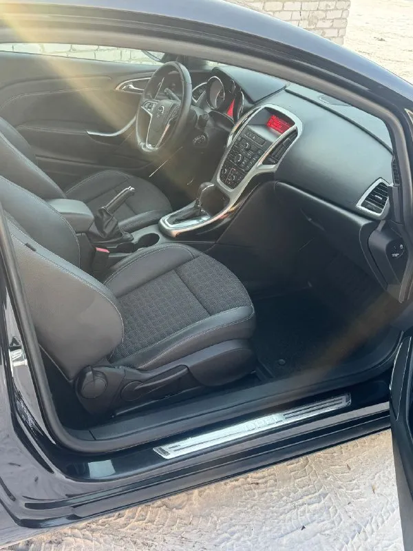 Продам! opel astra gts 2012 г. 1.4л. (140 л/с) коробка ат(автомат) - 6 ступенчатый ! родной пробег 180.000 тыс. один владелец! обслуживалась до 2022 г. у официального дилера ! хорошая комплектация ! авто в отличном состоянии как внешне так и технически ! без вложений ! мотор, коробка, ходая, (на отлично ) ! 10.10.2024 было проведение большое то ! заменили : цепь, фазики, помпа, масла, антифриз и тд… ! всегда все менялось вовремя ! чистый аккуратный, не курящий салон кожа-ткань. -линзованная оптика -круиз контроль -климат контроль -паркторник задний ( заводской) -парктроник передний ( заводской) -мульти руль -музыка bluetooth аux -бортовой компьютер -диски r-18 -подогрев сидений -полный комплект ключей - 2 шт. 🔑 -авs, esp -безопасность 6 подушек готов на любые проверки!автомобиль находится в горловке. цена: 1.085.000тыс. торг возле авто ! тел: +79495228963 - фотография - 6
