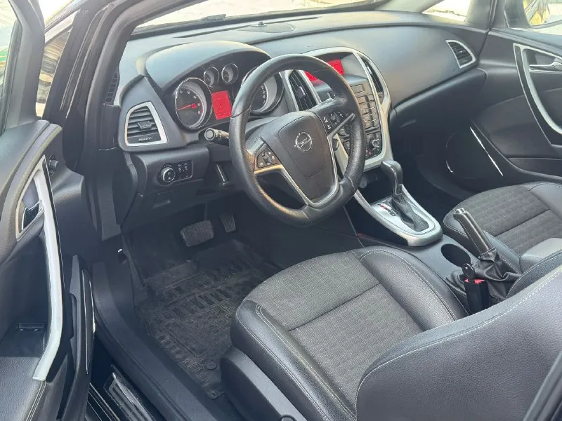 Продам! opel astra gts 2012 г. 1.4л. (140 л/с) коробка ат(автомат) - 6 ступенчатый ! родной пробег 180.000 тыс. один владелец! обслуживалась до 2022 г. у официального дилера ! хорошая комплектация ! авто в отличном состоянии как внешне так и технически ! без вложений ! мотор, коробка, ходая, (на отлично ) ! 10.10.2024 было проведение большое то ! заменили : цепь, фазики, помпа, масла, антифриз и тд… ! всегда все менялось вовремя ! чистый аккуратный, не курящий салон кожа-ткань. -линзованная оптика -круиз контроль -климат контроль -паркторник задний ( заводской) -парктроник передний ( заводской) -мульти руль -музыка bluetooth аux -бортовой компьютер -диски r-18 -подогрев сидений -полный комплект ключей - 2 шт. 🔑 -авs, esp -безопасность 6 подушек готов на любые проверки!автомобиль находится в горловке. цена: 1.085.000тыс. торг возле авто ! тел: +79495228963 - фотография - 7