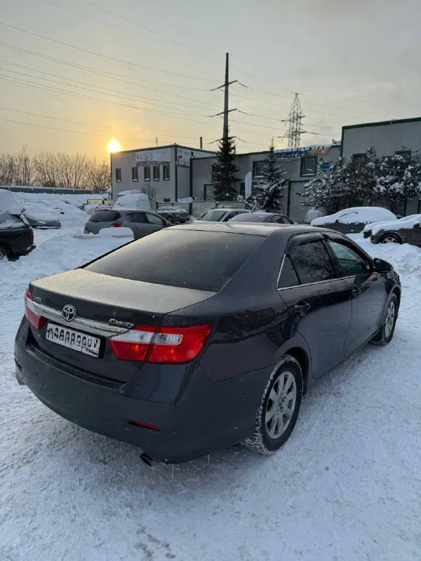 Toyota camry v50 2012г, 2.5 бензин, акпп, пер. привод. техника на отличном ходу, без ошибок. родной пробег 215 000 км. вся обслужена, без замечаний. по кузову 2 косметических окраса, остальное в родне. топ комплектация: кожаный салон, эл. регулировки, обогревы, камера заднего вида, раздельный климат, мультируль, круиз и прочее. юридически чист, 2 ключа, оригинал птс 1 450 000 р. тел. +79498438181 - фотография - 3