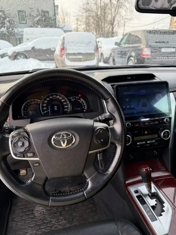 Toyota camry v50 2012г, 2.5 бензин, акпп, пер. привод. техника на отличном ходу, без ошибок. родной пробег 215 000 км. вся обслужена, без замечаний. по кузову 2 косметических окраса, остальное в родне. топ комплектация: кожаный салон, эл. регулировки, обогревы, камера заднего вида, раздельный климат, мультируль, круиз и прочее. юридически чист, 2 ключа, оригинал птс 1 450 000 р. тел. +79498438181 - фотография - 7
