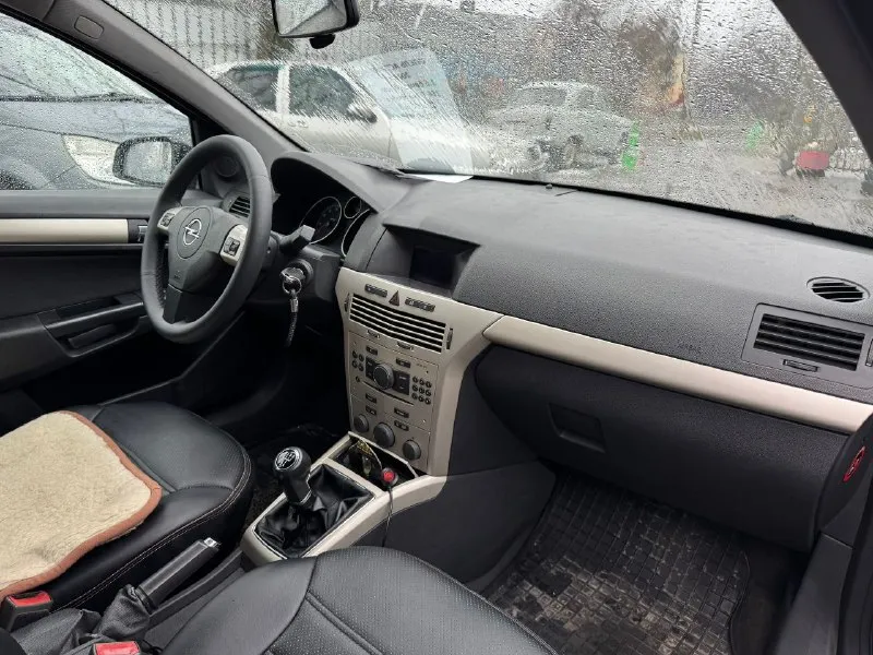 Opel astra h 2007 цена 510.000 +79493129579 1 хозяин стекла все родные даже лобовое 164.000 машина без дтп машина в очень хорошем состоянии полностью обслужена, делать ничего не надо самый надежный мотор 1.6 бензин, масло не ест и не дымит коробка механика, не выбивает и не дымит по кузову без коррозии и дыр, пороги целые, низа дверей целый, дно без проблем хорошая комплектация, климат контроль, стеклоподъемники, подогревы сидений, подогрев заднего стекла, мультируль, новая шипованная зимняя резина осмотр донецк +79493129579 📞 звоните: +7(949)3129579 - фотография - 7
