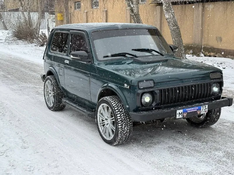 Продам ваз нива 2007 года выпуска с гуром автомобиль в очень хорошем состоянии. ходовая часть отрабатывает идеально. днище и пороги без дыр и корозии. двигатель, коробка, раздатка-работают без нареканий, не дымит не троит, все включается, не выбивает. пяти ступенчатая кпп. мосты не воют, без вибрации. документы в полном порядке место осмотра харцызск цена 435т. р номер для связи +79496994520 номер telegram, whatsapp - фотография - 2