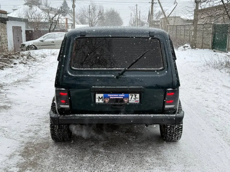 Продам ваз нива 2007 года выпуска с гуром автомобиль в очень хорошем состоянии. ходовая часть отрабатывает идеально. днище и пороги без дыр и корозии. двигатель, коробка, раздатка-работают без нареканий, не дымит не троит, все включается, не выбивает. пяти ступенчатая кпп. мосты не воют, без вибрации. документы в полном порядке место осмотра харцызск цена 435т. р номер для связи +79496994520 номер telegram, whatsapp - фотография - 5