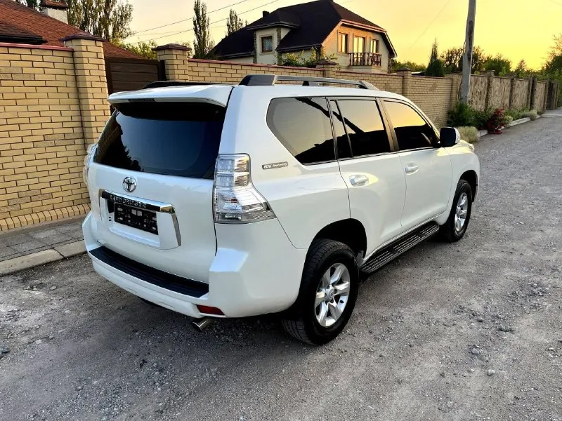 Toyota land cruiser prado 150 📅 2010 год выпуска ⏱ пробег: 230 000 км ⚙️ двигатель: 3.0 дизель 📍 коробка: автомат 📝 документы рф, собственник 🚘 состояние автомобиля: - эксплуатация бережная, только гаражное хранение, покупался новым в автосалоне донецка. - работает ровно и без нареканий. - турбина в отличном состоянии. - коробка переключает мягко, вопросов нет. - подвеска и ходовая часть полностью обслужены, посторонних звуков нет. - кузов в отличном состоянии, днище без ржавчины. - электрика полностью исправна, ошибок нет. комплектация и оснащение: -базовая комплектация, всё необходимое для комфортного использования. без ключевой доступ. -недавно установлена новая мультимедийная система. 📍 местонахождение: донецк / макеевка 💰 цена: 2.700.000₽ 📞 телефон: +7 (949) 324-40-38 осмотр в удобное время. готов на любые проверки. также возможен обмен с моей доплатой (только на внедорожник/паркетник до 4.000.000₽) 📞 звоните: +7(949)3244038 - фотография - 4