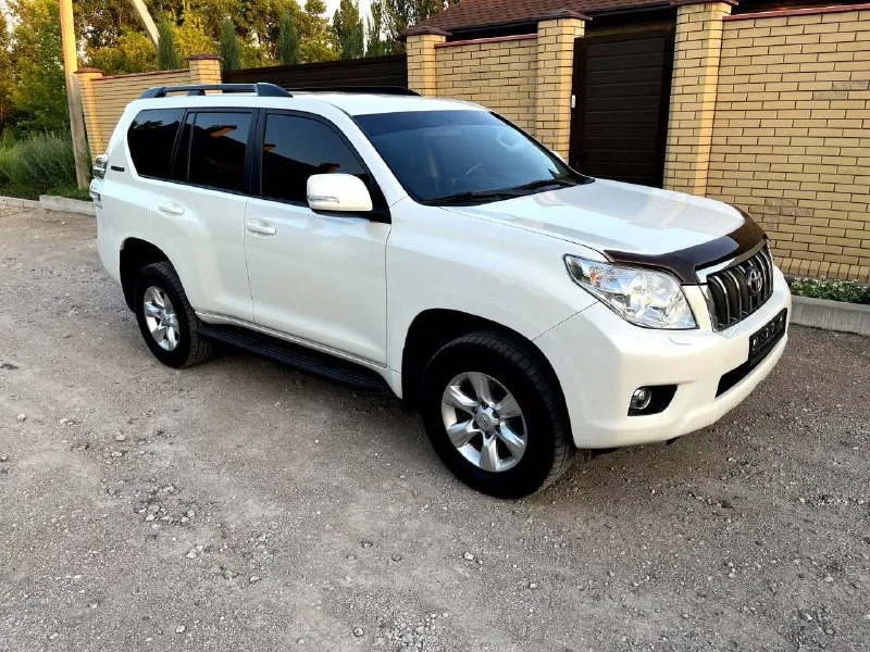 Toyota land cruiser prado 150 📅 2010 год выпуска ⏱ пробег: 230 000 км ⚙️ двигатель: 3.0 дизель 📍 коробка: автомат 📝 документы рф, собственник 🚘 состояние автомобиля: - эксплуатация бережная, только гаражное хранение, покупался новым в автосалоне донецка. - работает ровно и без нареканий. - турбина в отличном состоянии. - коробка переключает мягко, вопросов нет. - подвеска и ходовая часть полностью обслужены, посторонних звуков нет. - кузов в отличном состоянии, днище без ржавчины. - электрика полностью исправна, ошибок нет. комплектация и оснащение: -базовая комплектация, всё необходимое для комфортного использования. без ключевой доступ. -недавно установлена новая мультимедийная система. 📍 местонахождение: донецк / макеевка 💰 цена: 2.700.000₽ 📞 телефон: +7 (949) 324-40-38 осмотр в удобное время. готов на любые проверки. также возможен обмен с моей доплатой (только на внедорожник/паркетник до 4.000.000₽) 📞 звоните: +7(949)3244038 - фотография - 5