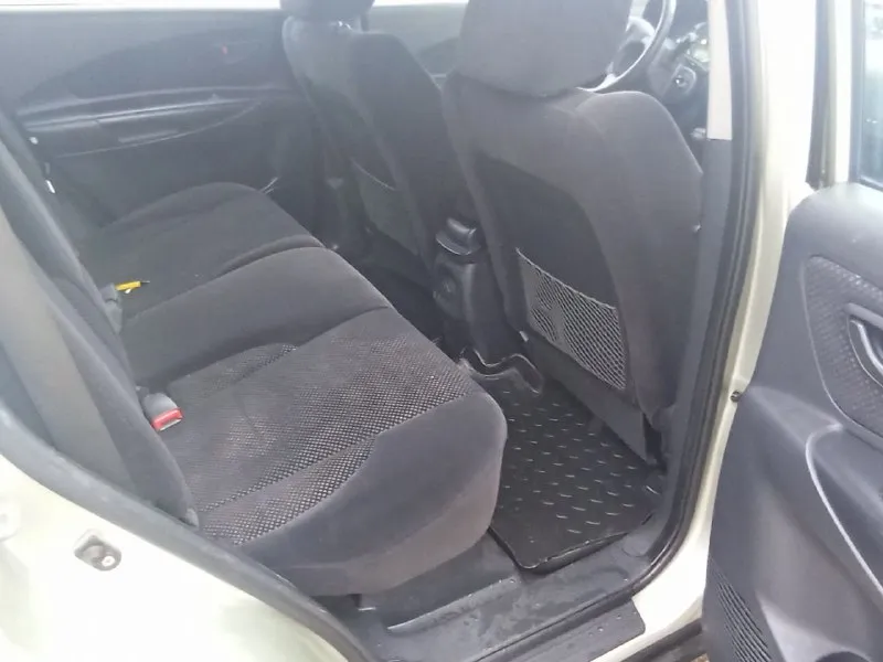 Продам автомобиль хундай туксон 2008года. двигатель 2 литра дизель. коробка автомат. полноприводный 4х4. авто в отличном состоянии что по кузову что по технической части. кондиционер заправлен. автека зелёная. документы юридически чистые. авто без дтп. резина зима. все вопросы по телефону+79495247211 цена 870тыс. рублей небольшой торг. авто а мариуполе. - фотография - 6