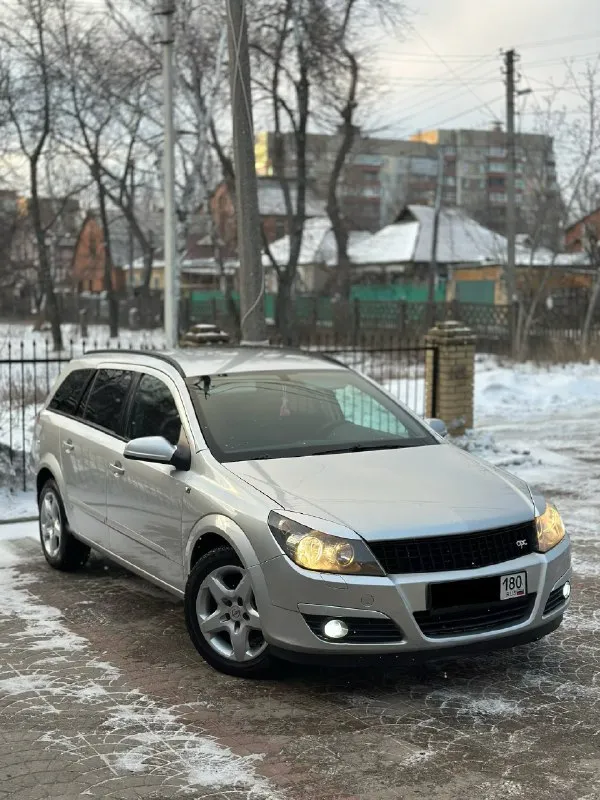 Продам автомобиль в идеальном состоянии! 🏍🏍🏍🏍🏍🏍🏍🏍 не бит не крашен, полностью в заводском окрасе. (пригнана из германии в 2020 году) марка: opel astra h : 1.6 бензин работает идеально как на холодную так и на горячую, даже не слышно работу двигателя. коробка: механика работает идеально, как по маслу! пробег: 224т оригинал! автомобиль полностью обслужен, и вложений никаких не требует. салон: идеальный как новый, чистый ухоженный. днище: полностью в заводском состоянии. (автотека зеленая, фотография в конце) комплектация: круиз контроль. кондиционер. коженный мультруль. стеклоподъемники. туманки. регулировка фар по высоте. задние партроники. заводские диски r16 запаска домкрат ключи. новая зимняя резина. сигнализация. цена 710.000₽ телефон. +7949-989-62-00 звоните несколько раз, так как связь плохая. ▶️смотреть больше фото◀️ 📲 tg: @alligator_0888 📞 звоните: +7(949)9896200 - фотография - 4