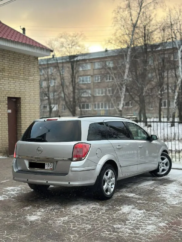 Продам автомобиль в идеальном состоянии! 🏍🏍🏍🏍🏍🏍🏍🏍 не бит не крашен, полностью в заводском окрасе. (пригнана из германии в 2020 году) марка: opel astra h : 1.6 бензин работает идеально как на холодную так и на горячую, даже не слышно работу двигателя. коробка: механика работает идеально, как по маслу! пробег: 224т оригинал! автомобиль полностью обслужен, и вложений никаких не требует. салон: идеальный как новый, чистый ухоженный. днище: полностью в заводском состоянии. (автотека зеленая, фотография в конце) комплектация: круиз контроль. кондиционер. коженный мультруль. стеклоподъемники. туманки. регулировка фар по высоте. задние партроники. заводские диски r16 запаска домкрат ключи. новая зимняя резина. сигнализация. цена 710.000₽ телефон. +7949-989-62-00 звоните несколько раз, так как связь плохая. ▶️смотреть больше фото◀️ 📲 tg: @alligator_0888 📞 звоните: +7(949)9896200 - фотография - 5