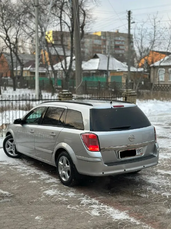 Продам автомобиль в идеальном состоянии! 🏍🏍🏍🏍🏍🏍🏍🏍 не бит не крашен, полностью в заводском окрасе. (пригнана из германии в 2020 году) марка: opel astra h : 1.6 бензин работает идеально как на холодную так и на горячую, даже не слышно работу двигателя. коробка: механика работает идеально, как по маслу! пробег: 224т оригинал! автомобиль полностью обслужен, и вложений никаких не требует. салон: идеальный как новый, чистый ухоженный. днище: полностью в заводском состоянии. (автотека зеленая, фотография в конце) комплектация: круиз контроль. кондиционер. коженный мультруль. стеклоподъемники. туманки. регулировка фар по высоте. задние партроники. заводские диски r16 запаска домкрат ключи. новая зимняя резина. сигнализация. цена 710.000₽ телефон. +7949-989-62-00 звоните несколько раз, так как связь плохая. ▶️смотреть больше фото◀️ 📲 tg: @alligator_0888 📞 звоните: +7(949)9896200 - фотография - 6