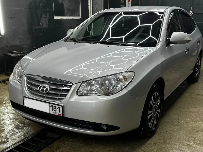 Hyundai elantra hd 2011 года автомобиль в хорошем техническом состоянии. один хозяин, вся в родном окрасе, пробег 205.000км родного! комплектация: -кондиционер (обслужен недавно); -подогревы сидений; -установлена мультимедийная система (android) с bluetooth, навигацией и т. д.; -музыка по штату с пищалками; -удобные сидения с поддержкой; -4 стеклоподъёмника, электро регулировка зеркал; -эур, abs и т. д. двигатель 1.6 (122лс. ), цепной! очень простой и надежный. масла не расходует, едет бодро. коробка полноценный автомат, поменяна 2 тыс. км назад на совершенно новую, еще 6 месяцев на гарантии! не путать с контрактной! имеется два комплекта колес зима и лето(на дисках) в хорошем состоянии. фары и кузовные детали все в родне, имеется притёртость на заднем левом крыле, на ход не влияет. на протяжении всей эксплуатации сиденья находились в чехлах. машина семейная, за последнее время была перебрана задняя ходовая часть, а именно замена всех сайлентблоков, обслужен кондиционер 📞 звоните: +7(959)1912709 - фотография - 1