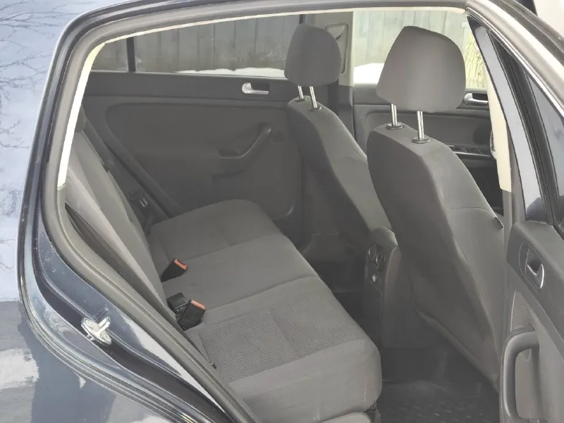 Продам volkswagen golf plus 2008г двигатель 1.6 коробка (механика) 5ст отличное состояние автомобиль в отличном состоянии кузов без гнили и ржавчины техническая часть на отлично двигатель 1.6 бензин (102)лс. работает ровно не троит не дымит коробка (механика) работает в штатном режиме ходовая часть без нареканий полностью обслужена пробег 170.000км своевременная замена всех расходников хорошая комплектация abs, asr, airbag, гур, 2х зонный климат контроль, подогрев сидений,4 электро стеклоподъёмника, доводчики стекол, электро регулировка зеркал, подогрев зеркал. чистый опрятный салон автомобиль с момента покупки в автосалоне находился в одних руках, птс оригинал. имеються все сервисные книжки, два ключа, автотека зелёная, комплект летней резины на дисках в подарок документы в полном порядке любой вид оформление цена:635.000р осмотр г донецк остальные вопросы по телефону +79490950248 +79495681047 📞 звоните: +7(949)0950248 - фотография - 8